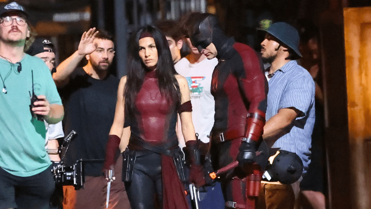 Charlie Cox e Élodie Yung são flagrados com novos trajes no set da 3ª temporada de "Demolidor: Renascido"